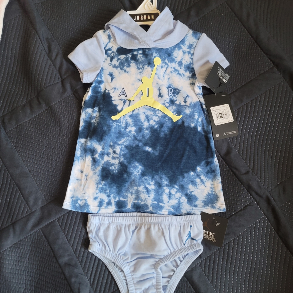 Jordan Blue and White Tie-Dye Baby Set - Picture 2 of 4